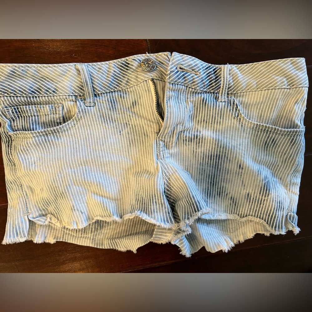 express jean shorts. it has a design with stripes. it is a size 4!
